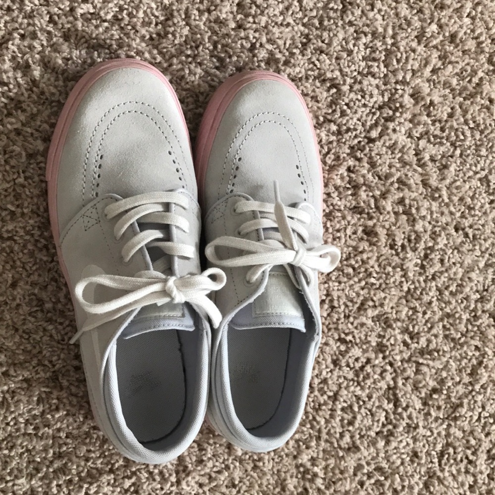 Nike SB gray pink bottom worn maybe 2 times